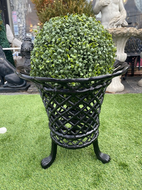 Beautiful Lattice Garden Urn Planter