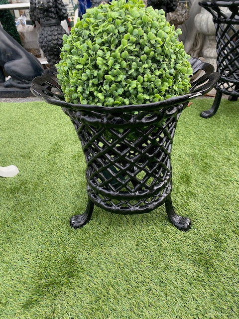 Beautiful Lattice Garden Urn Planter