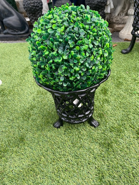 Beautiful Lattice Garden Urn Planter