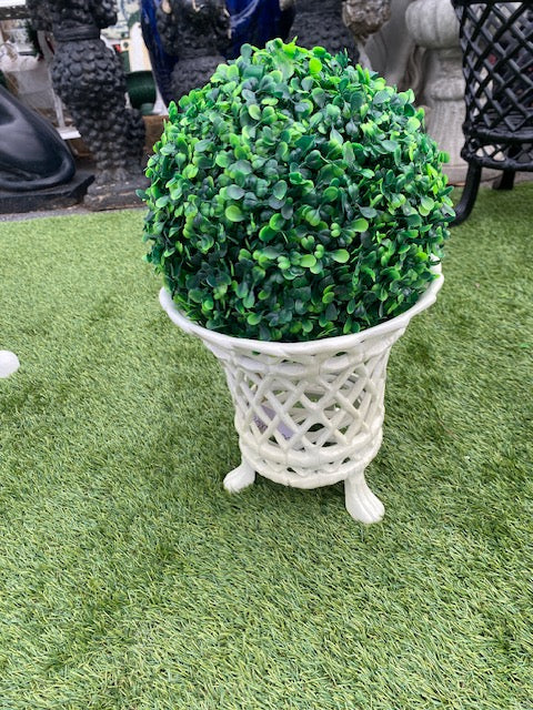 Beautiful Lattice Garden Urn Planter