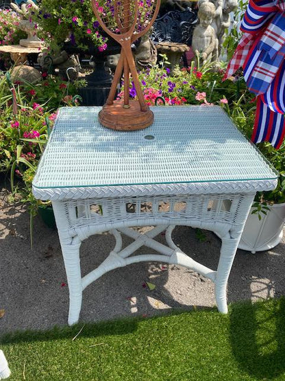 Rare  Henry Link Wicker Wimbledon Collection of 13 Pieces Glass Top End Table